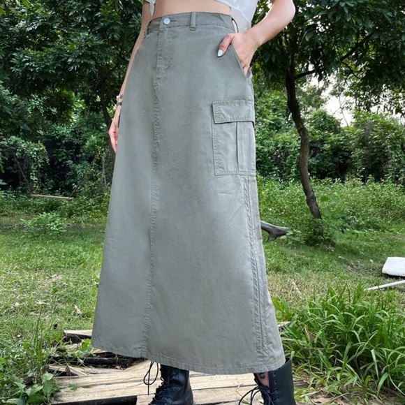 High Waist Slant Pocket Split Back Denim Skirt - Picture 2 of 5